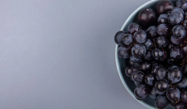 Siyah Üzümde Hangi Vitaminler Var? Faydaları Nelerdir?